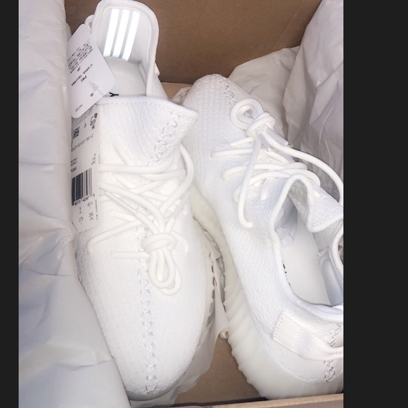 Brand Yeezy Boost 350 V2 Triple White/Cream - Picture 2 of 4